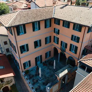 Palazzo Del Vicere Lezzeno